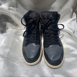 Black/gray Air Jordan 1 Mid